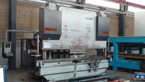 LVD Presse 320 tonnen Länge 4000mm